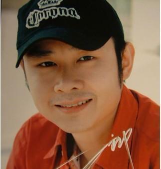 49歲刀郎現身飯局，臉部發福身材圓潤，乍一看都認不出