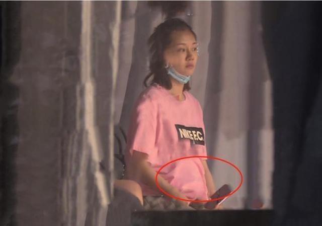 鄭愷深夜帶妹蹦迪是被冤？現(xiàn)場網(wǎng)友曬酒吧內(nèi)照片還原真相