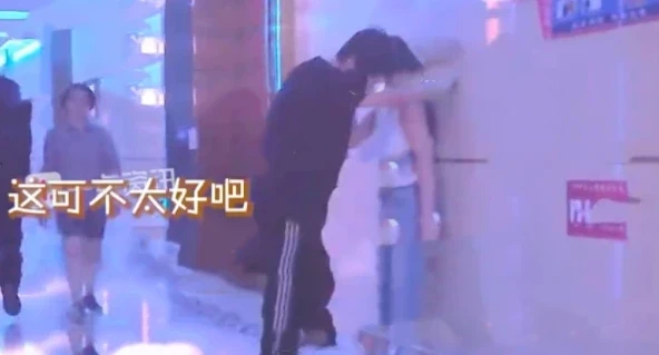 這才是真相!王岳倫與女子舉止親密 好友發文回應,他只是喝多了站不穩