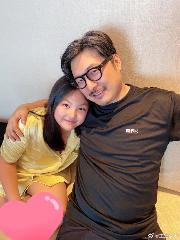 王岳倫與女子舉止親密什么情況?終于真相了,原來(lái)是這樣！