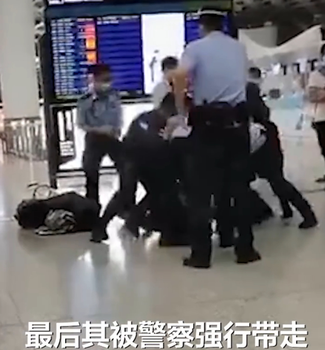 男子機場發飆用一沓鈔票砸保安是怎么回事?什么情況?終于真相了！原來是這樣!