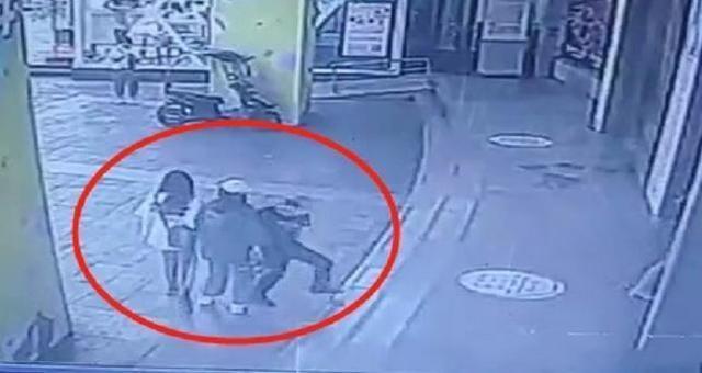 別讓見義勇為者傷了心！男生踹傷猥褻女生男子被刑拘具體細節曝光