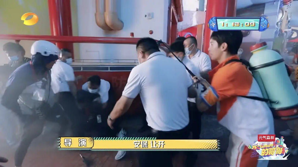 氣憤!吳奇隆被保安當(dāng)成壞人按倒是怎么回事?具體什么情況?