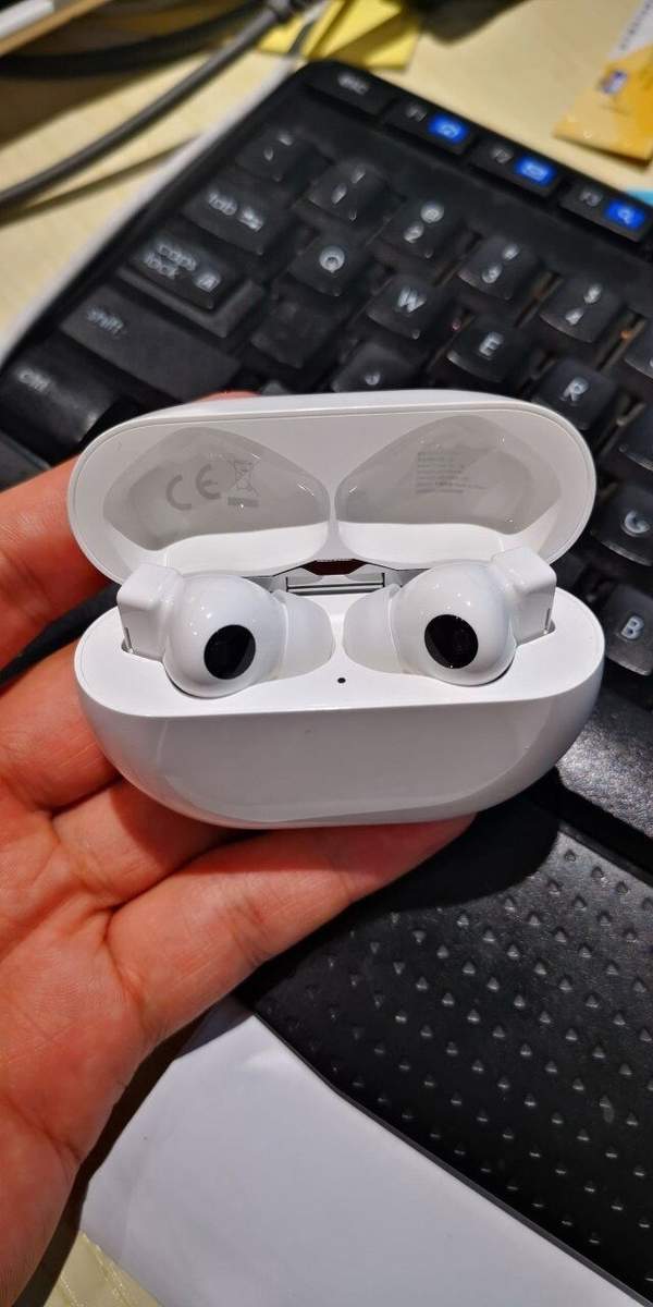華為無線耳機Freebuds Pro真機曝光,網友:抄襲AirPods