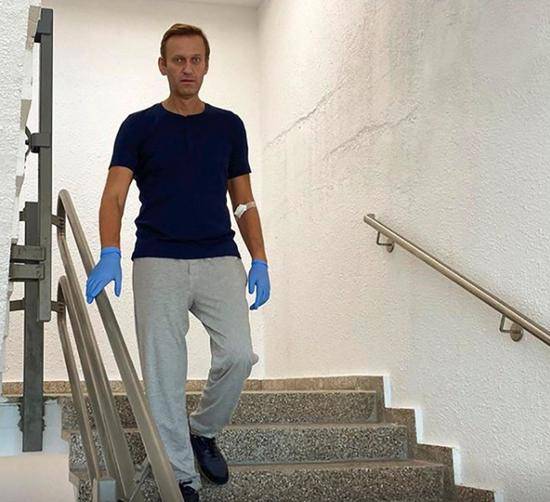 俄羅斯反對派人士阿列克謝· 納瓦利（Alexei Navalny）走下樓梯