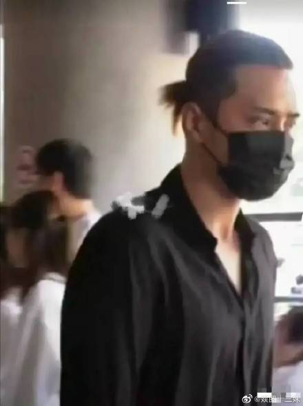 【羅志祥現(xiàn)身黃鴻升靈堂】圈內(nèi)超過30名星友到場哀悼