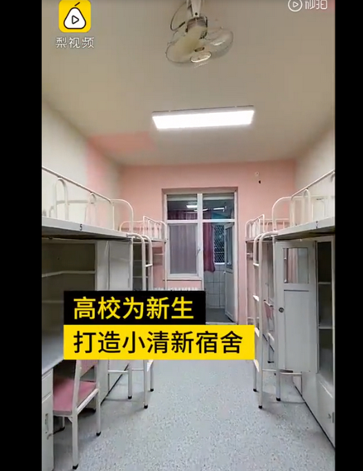 細節見人品！武漢2米高新生一人睡兩張床 學校暖心之舉獲贊