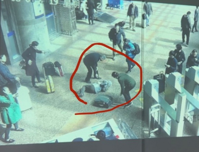 【后續來了】被行李箱絆倒去世家屬索賠被駁回 為什么被駁回?