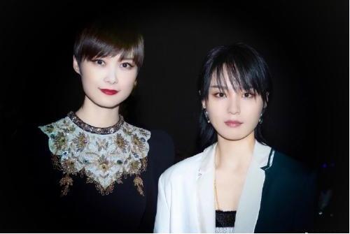 李宇春周筆暢15年后再同框 造型大變現成熟女人味