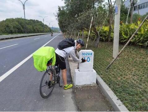 一輩子的回憶！初二男生長假帶作業騎行395公里太贊了
