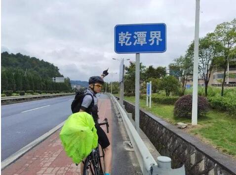 一輩子的回憶！初二男生長假帶作業騎行395公里太贊了