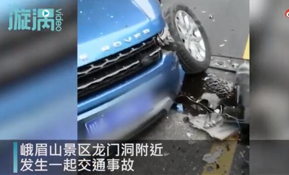 【突發】峨眉山景區附近道路兩車相撞 具體情況仍等待官方通報