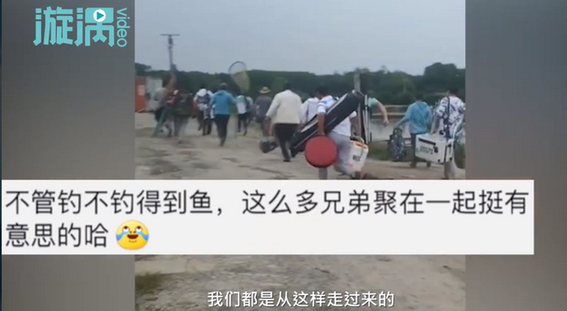 太壯觀了！上百人清晨百米沖刺搶釣魚位 
