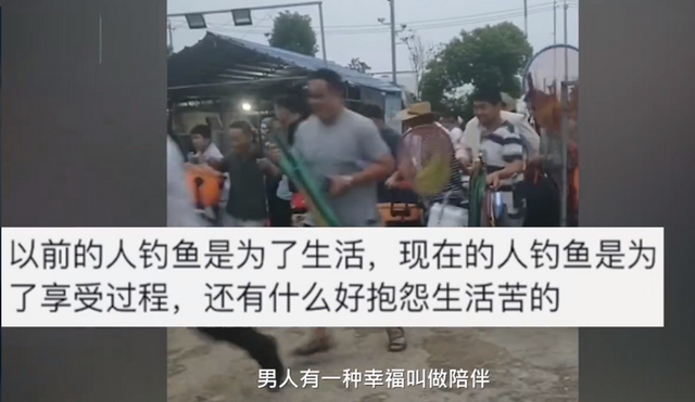 太壯觀了！上百人清晨百米沖刺搶釣魚位 