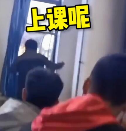 【吃瓜圍觀】大學老師硬核喊停教室外施工 網友笑稱：施工隊表示很無辜