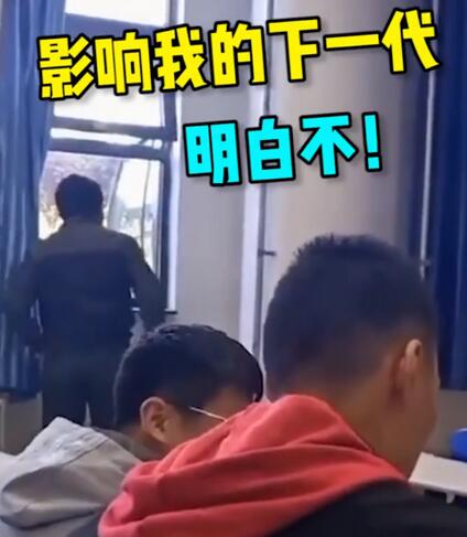 【吃瓜圍觀】大學老師硬核喊停教室外施工 網友笑稱：施工隊表示很無辜