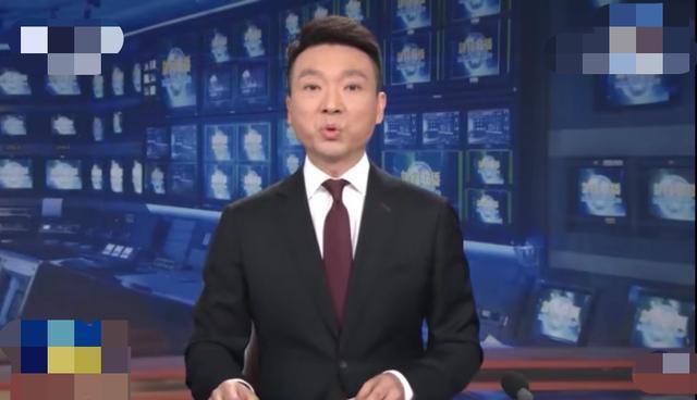 臨危不亂！康輝口播20多分鐘，全程保持微笑狀態(tài)