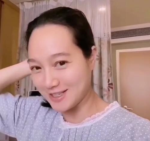 朱丹待產素顏出鏡露額頭 自曝每天吐到昏天黑地