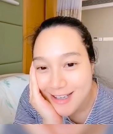 朱丹待產素顏出鏡露額頭 自曝每天吐到昏天黑地