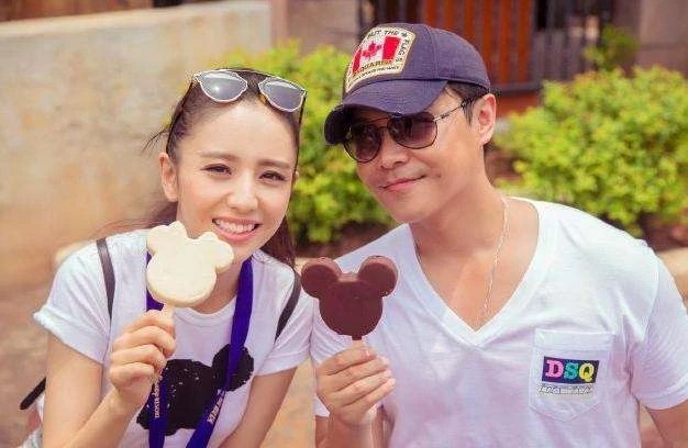 立破離婚傳聞？佟麗婭帶朵朵探班陳思誠(chéng)