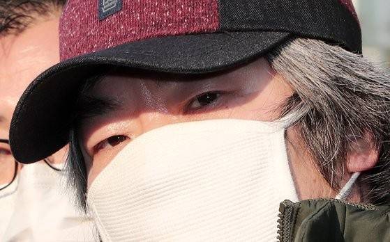 素媛案罪犯打手電筒觀察抗議者 黑暗中盯了1分鐘