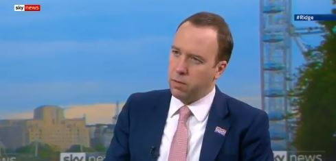 英國倫敦防疫手段升至4級封鎖近30萬人逃離 英衛(wèi)生大臣指責(zé)其不負(fù)責(zé)任