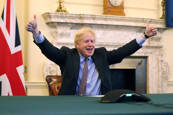 英歐貿易協議終于達成，約翰遜豎起大拇指但專家指問題依然存在