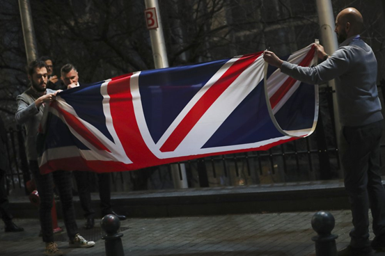 英歐貿易協議終于達成，約翰遜豎起大拇指但專家指問題依然存在