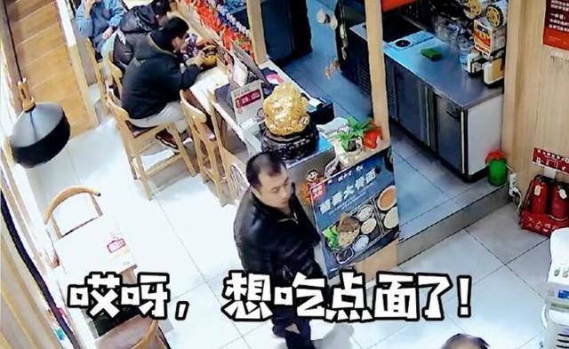 大爺進店討飯還挑食刁難店主，具體發生了什么？