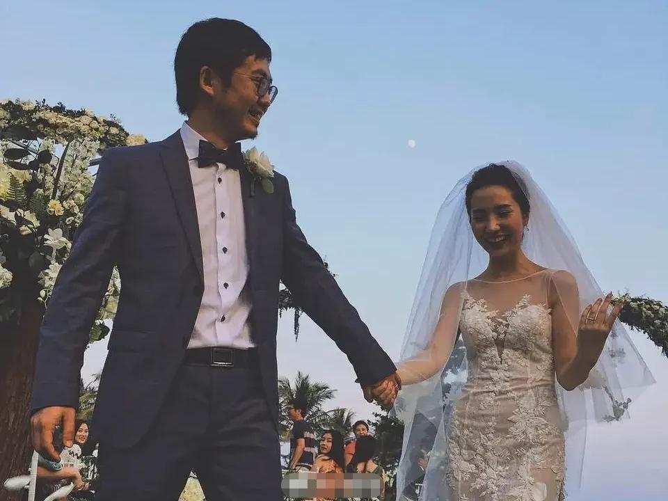 董花花被曝凈身出戶，張大奕如愿成總裁夫人？
