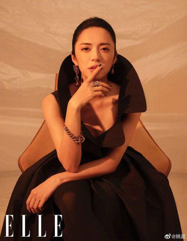 41歲姚晨上演黑絲誘惑 網友直呼女神好性感！