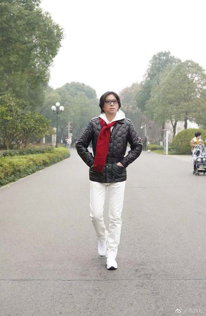 高曉松暴瘦至143斤 高老師的腿真的細長直