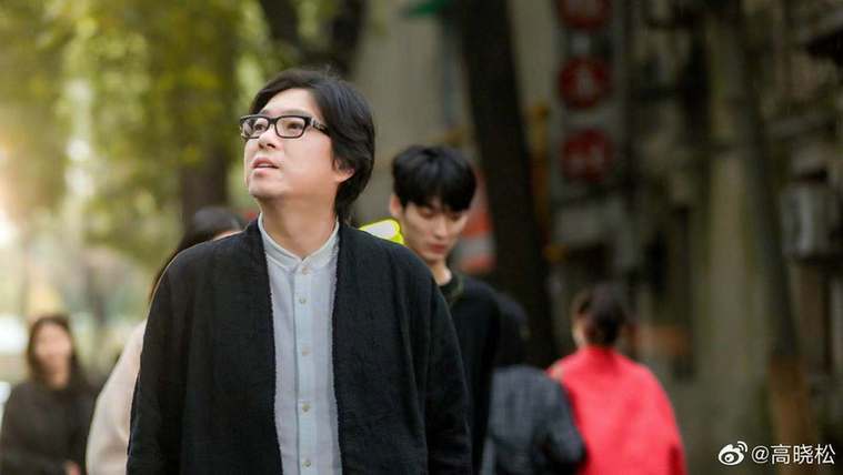 高曉松暴瘦至143斤 高老師的腿真的細長直