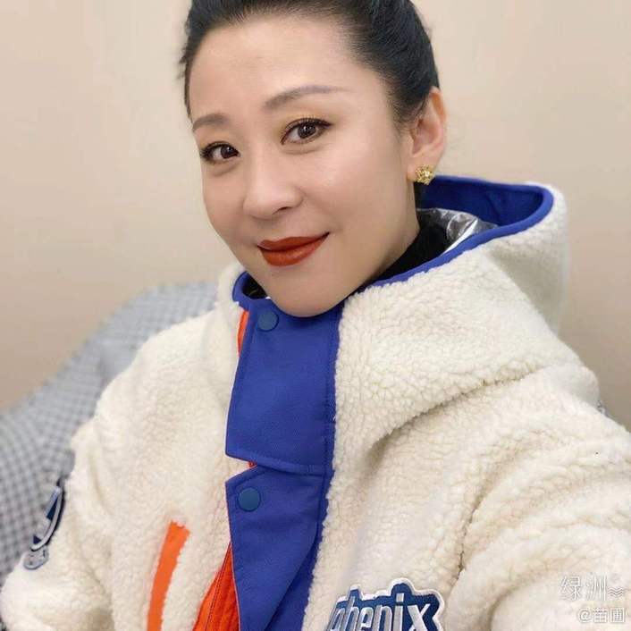 47歲苗圃曬近照妝容精致 富商老公曾送飛機(jī)示愛