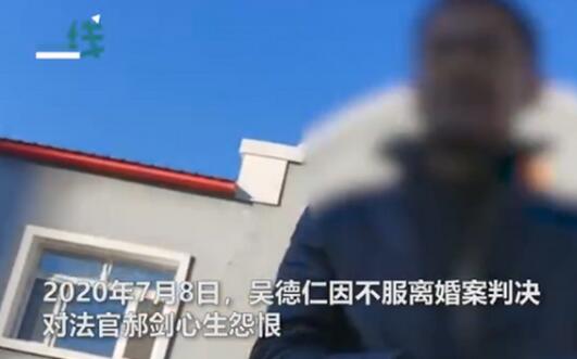 男子在法庭刺死法官被判死刑，庭審畫面曝光真相驚人！