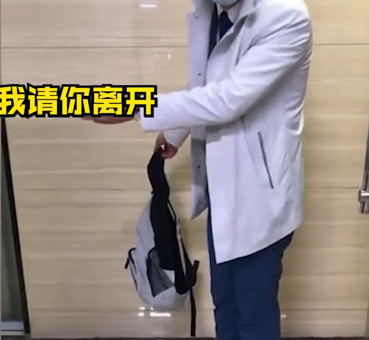 無奇不有！男子未參加同事生日宴被罰 經理：誰讓他不來？