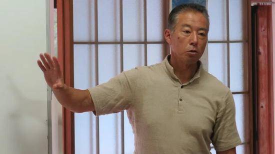  2020年9月，時年61歲的荒谷卓參加內部討論會（國際共生創成協會 圖）