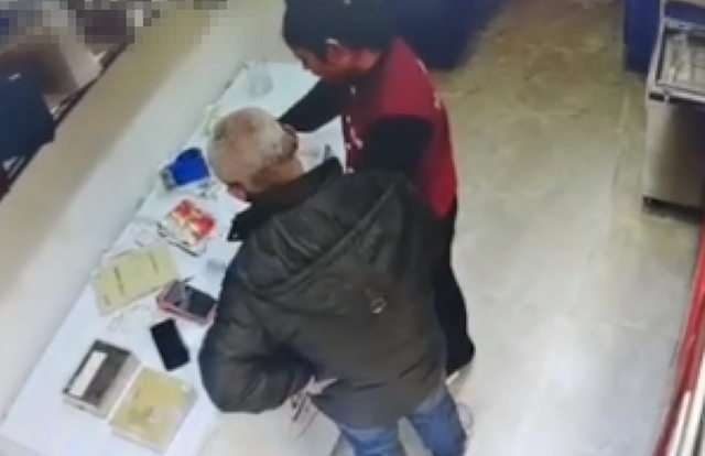 哭笑不得！小偷難擋店員推銷留下電話被抓獲