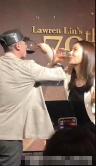 幸福的讓人羨慕!霍建華為林心如慶生,兩人甜蜜貼臉
