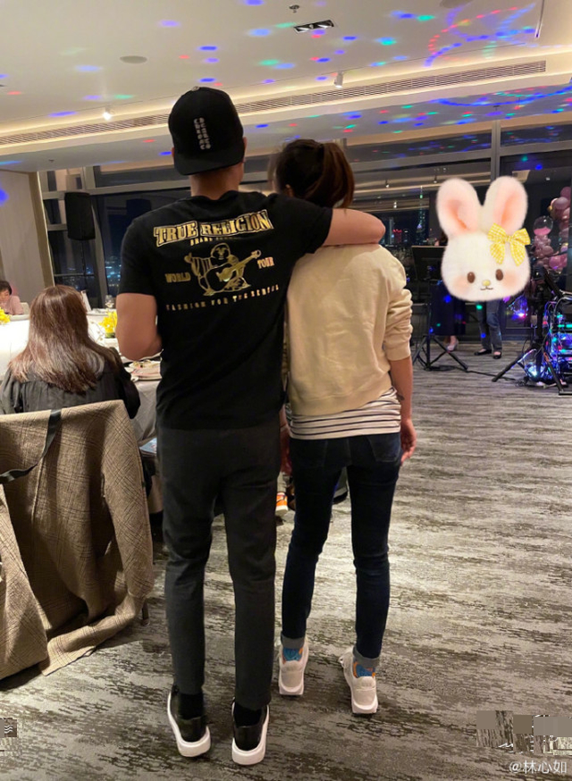 幸福的讓人羨慕!霍建華為林心如慶生,兩人甜蜜貼臉