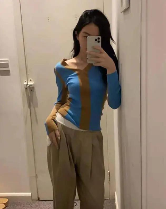 14歲李嫣穿短裙V領緊身衣 現在的李嫣徹底變美