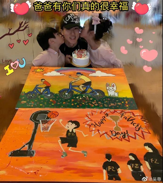 吳尊女兒在文萊國王面前演奏大提琴，手拿大提琴，大長腿超矚目