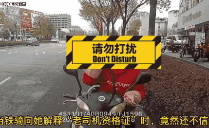 大媽的思想你無法明白！廣西一大媽逆行抓，竟掏出秋名山車神老司機證