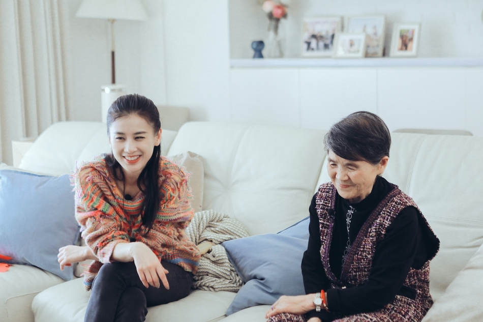 黃圣依教婆婆跳女團舞 一個優雅窈窕，一個溫柔慈祥