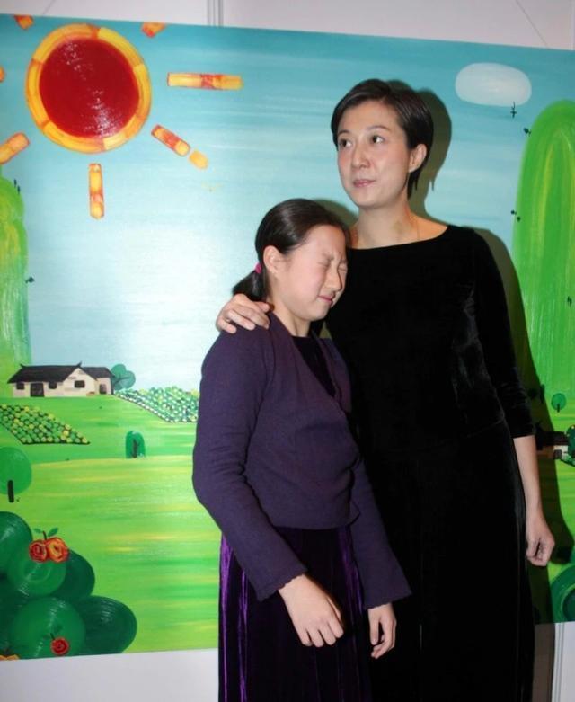 首次承認曾家暴女兒!吳綺莉否認向成龍索要天價撫養費,具體啥情況?