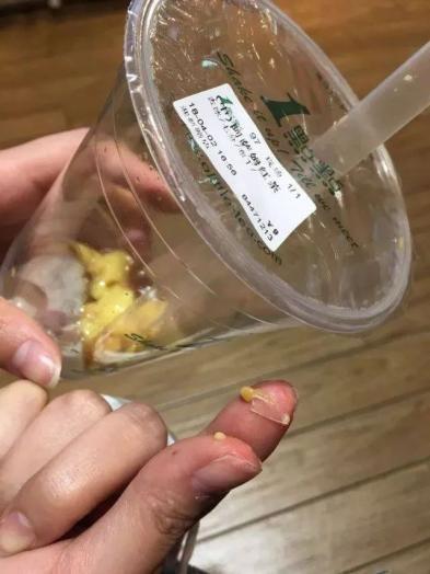太惡心了!奶茶店1點點又出事:顧客喝出黑蟲 具體咋回事？