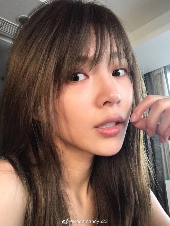 杜淳嬌妻曬六宮格自拍美照 年輕了十歲一樣，少女感滿滿