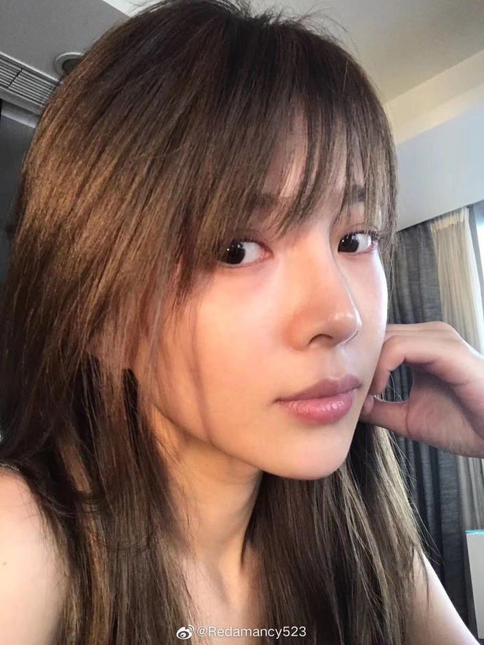 杜淳嬌妻曬六宮格自拍美照 年輕了十歲一樣，少女感滿滿