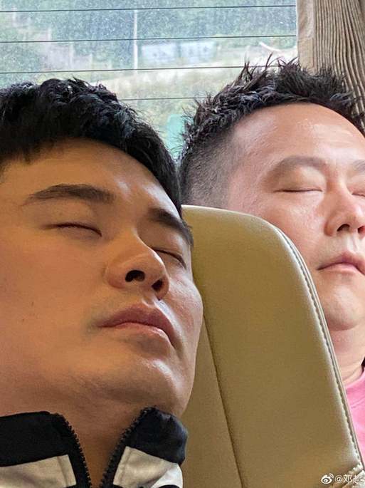 鮮花、美照！關曉彤曬照為鹿晗慶生破分手傳聞，人家好著呢