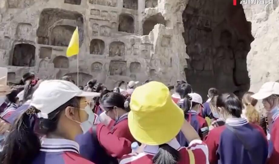 我要回家！游客景區(qū)寸步難行直呼后悔 五一景區(qū)寸步難行